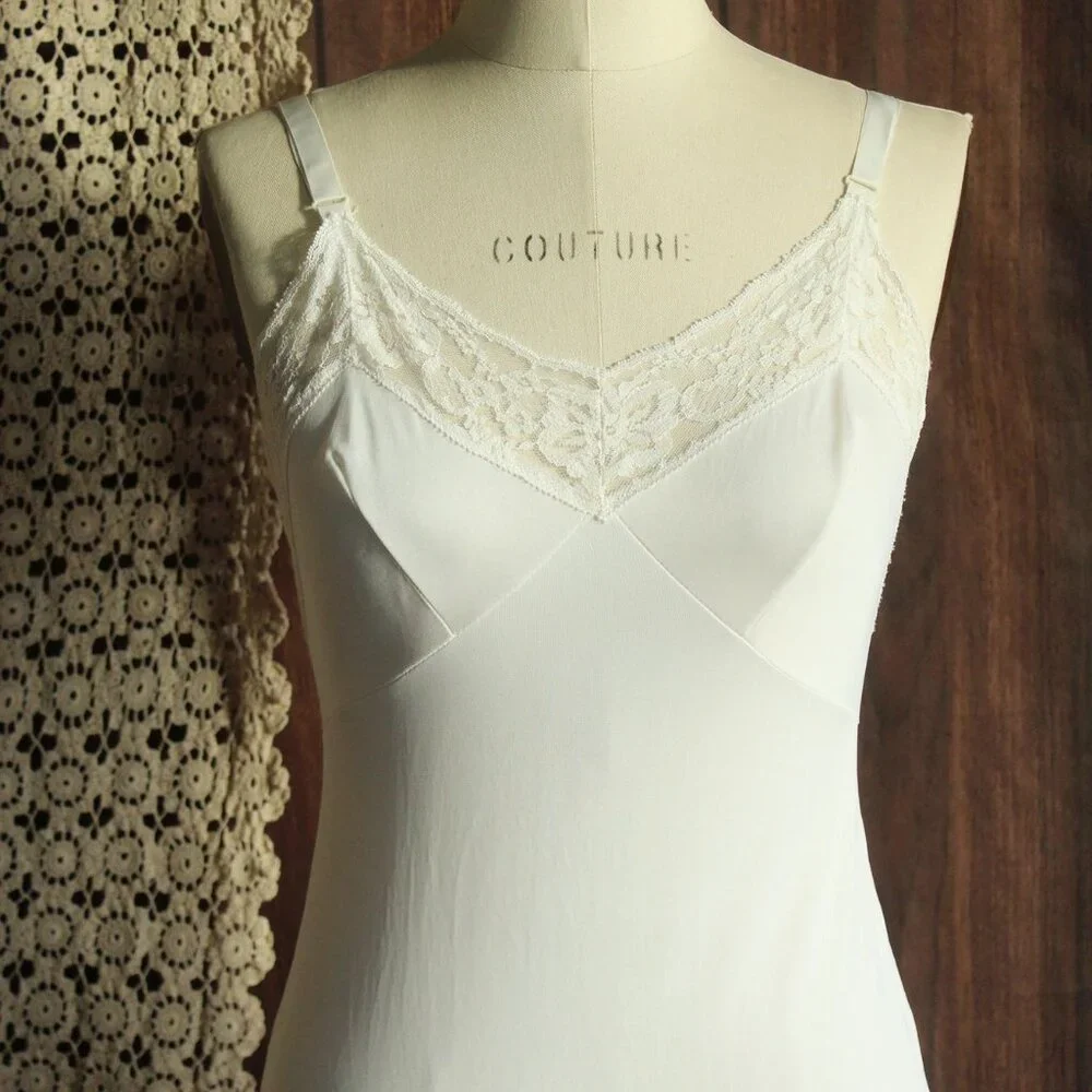 Vintage 1970s Slip, Montgomery Ward Ankle Length White Nightgown, Size 10/32 - Picture 3 of 11